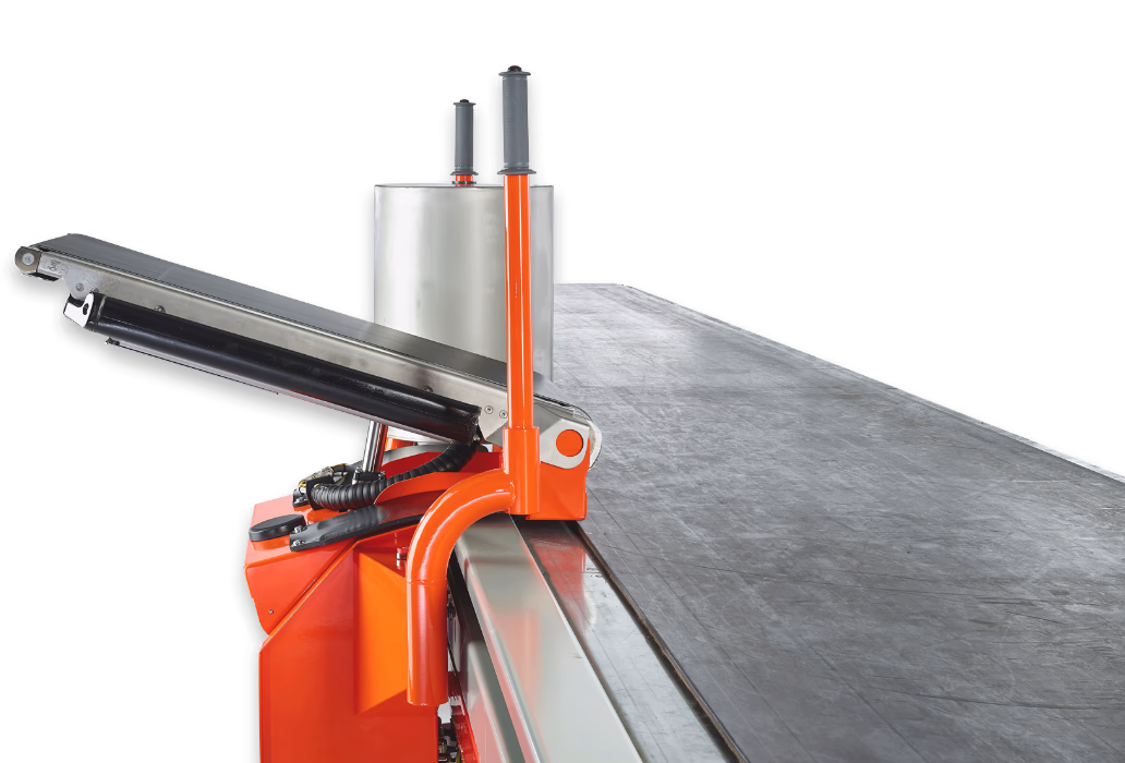 Transfer belt system for baggage handling